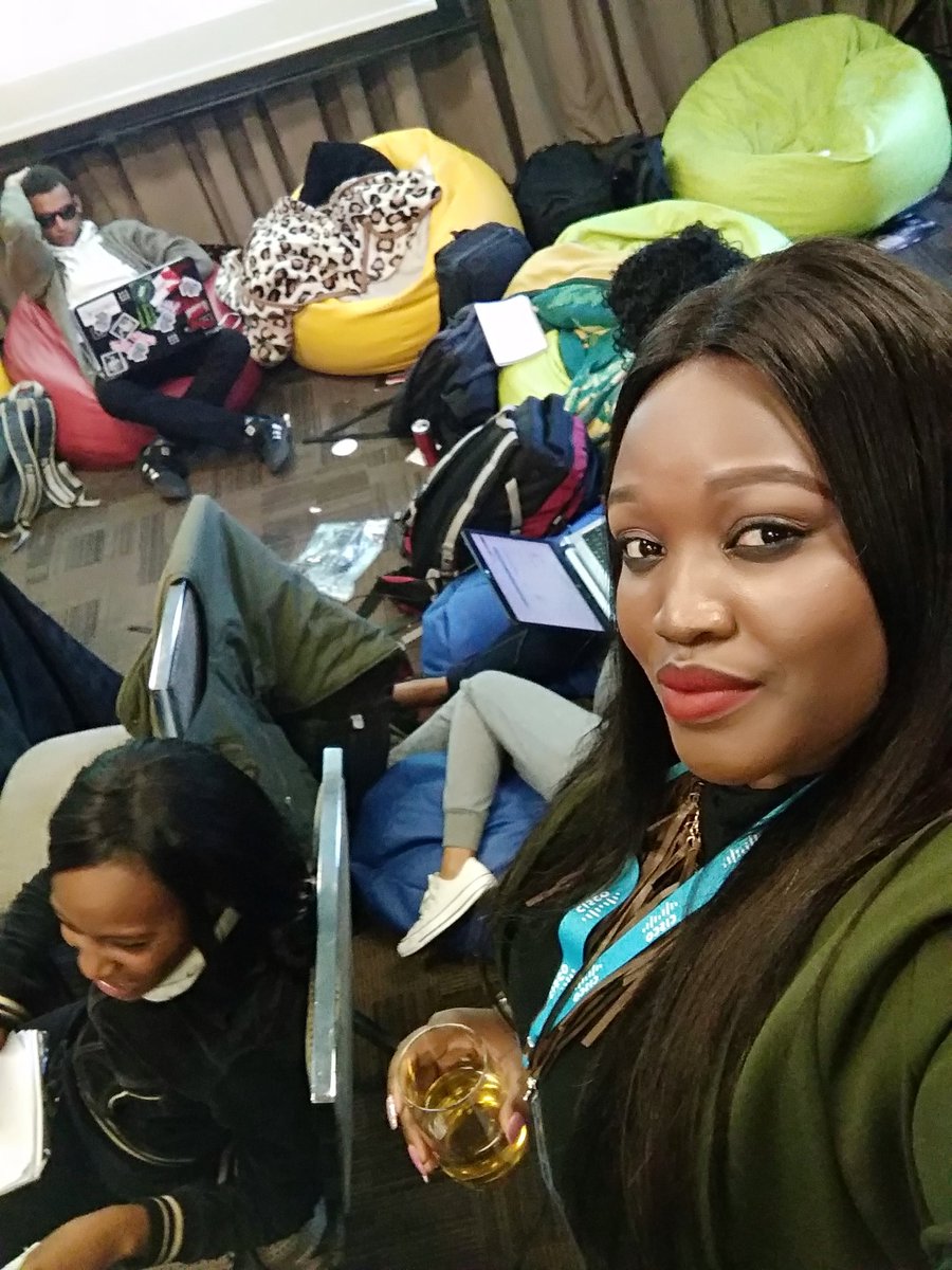 MokoenaDee's tweet image. Hooked up with the only Female Team!! 

The Digital divide is finally being Bridged. 

#Womandla 
#SS18Hack 
#ITWebSS2018