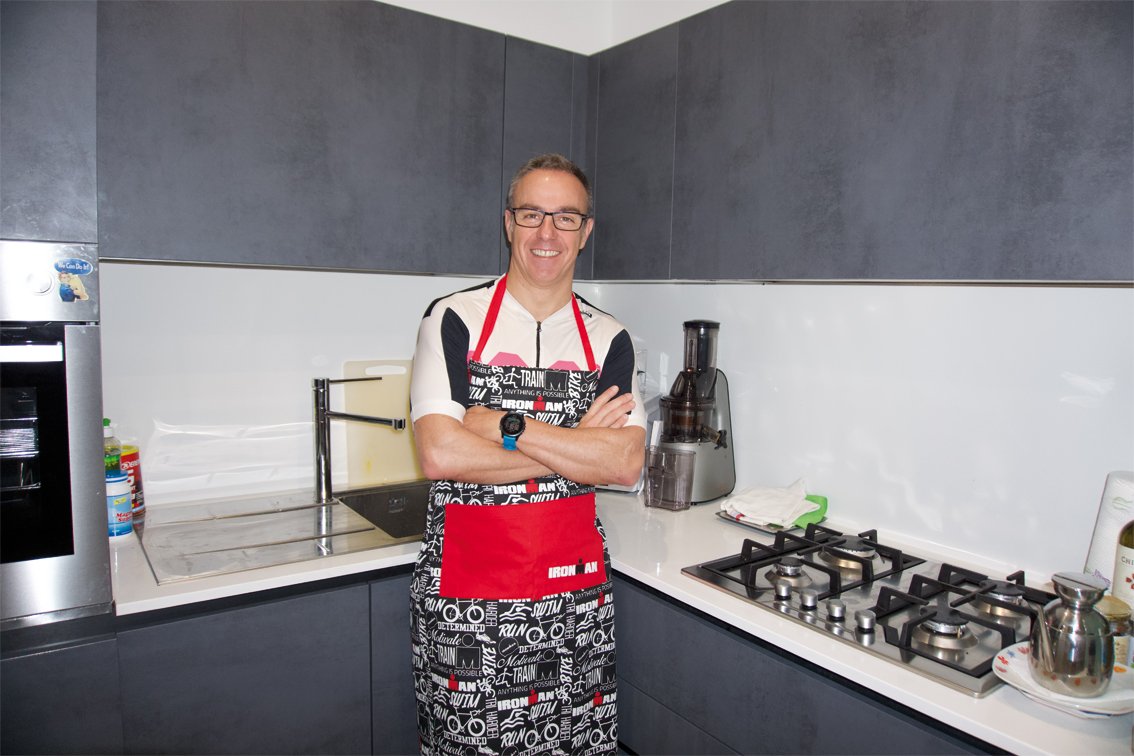Un <a href="/IRONMANtri/">IRONMAN Triathlon</a> ai fornelli: <a href="/Ironflyby/">federico procopio</a>, triatleta di long distance, racconta la sua cucina
Il nostro corpo è come un'auto di Formula1, e così va trattata: con attenzione e cura, perché duri il più a lungo possibile, sia efficiente e dia buoni risultati > goo.gl/5Zp1vG