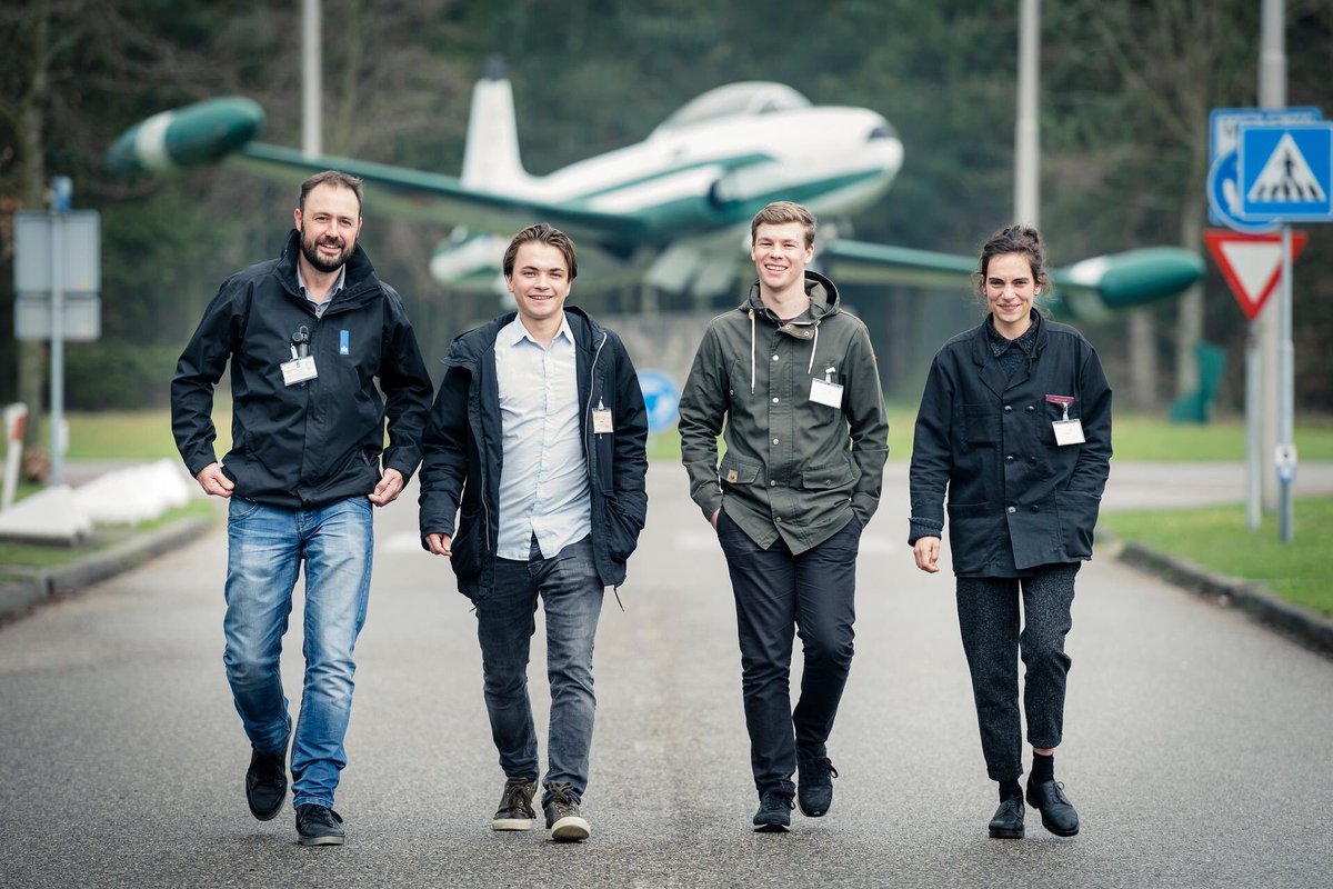 RijksvastgoedNL's tweet photo. Marijn van Zeijl, RVB wateradviseur betrok studenten watermanagement @hsrotterdam bij verduurzamingproject vliegbasis Woensdrecht. Studenten met beste ideeën kregen kijkje achter de schermen op vliegbasis bij de verschillende voorzieningen met water. #kennisdelen #duurzaam https://t.co/XpjMeTFTke