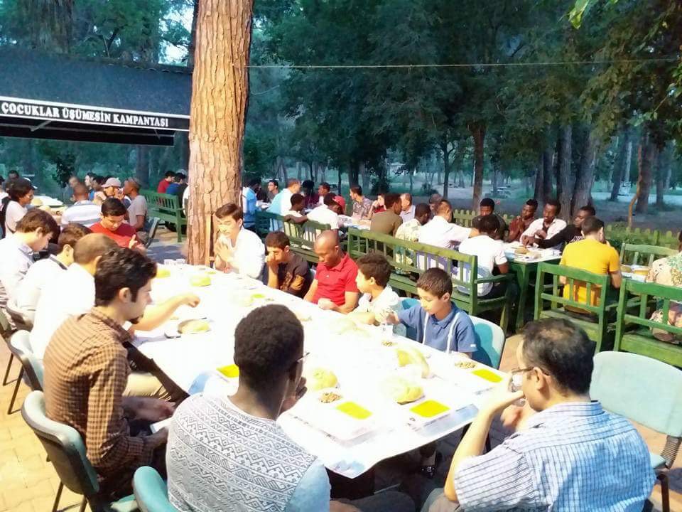 Çukurova Uluslararası Öğrenci Derneği (ÇUDER) Olarak, düzenlediğimiz iftar programında “Yeryüzünün Milleti,Çukurova Sofrasında Buluştu”