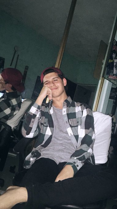 Waiting for my future boo like https://t.co/ZJr2iiglCT<a href="/tag/newprofilepic"class="tags"><span>#newprofilepic</span></a>