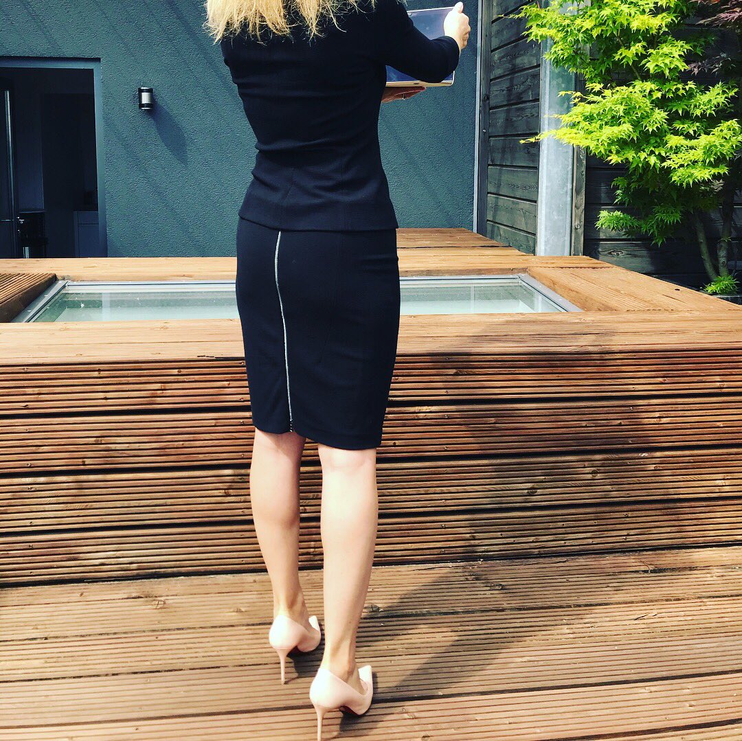 Styles4Work's tweet photo. You know you have the ultimate business outfit when your notebook matches your pumps😊 Simple black two piece outfit with back zipped skirt and fitting shirt to make them listen to your visions in your next presentation!#styles4work #stylesforwork #businesssemiformal https://t.co/QEkwyXHv1S