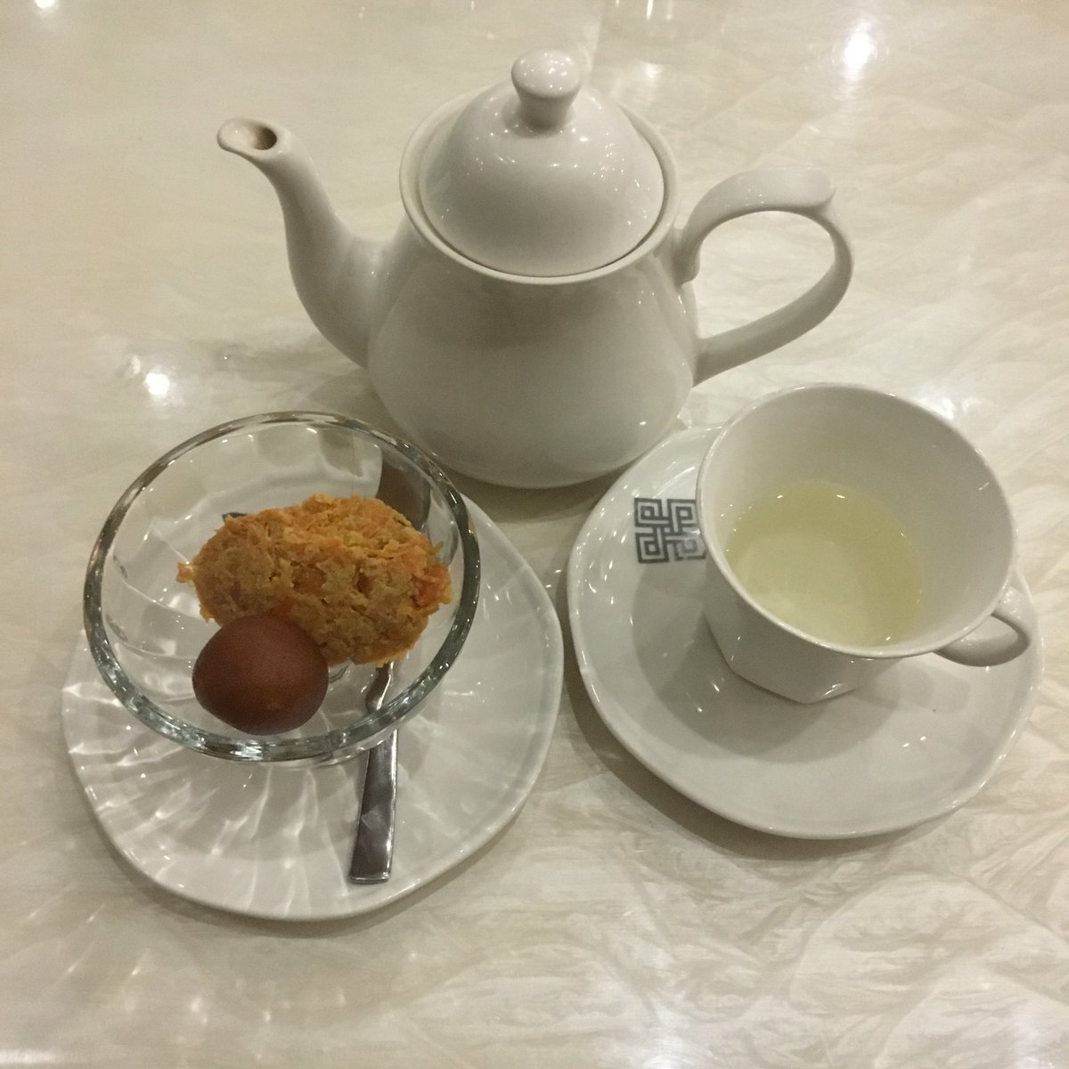 CurtisSChin's tweet image. #Random #NoonTreat. #sugaroverload. So my hosts just served up a gulab jamun &amp;amp; gajar halwa. Thanks!

#SouthAsia #India #Bhutan #sweeeeet #gulabjamun #gajarhalwa 🥕 #nomnom 
#carrot #pudding