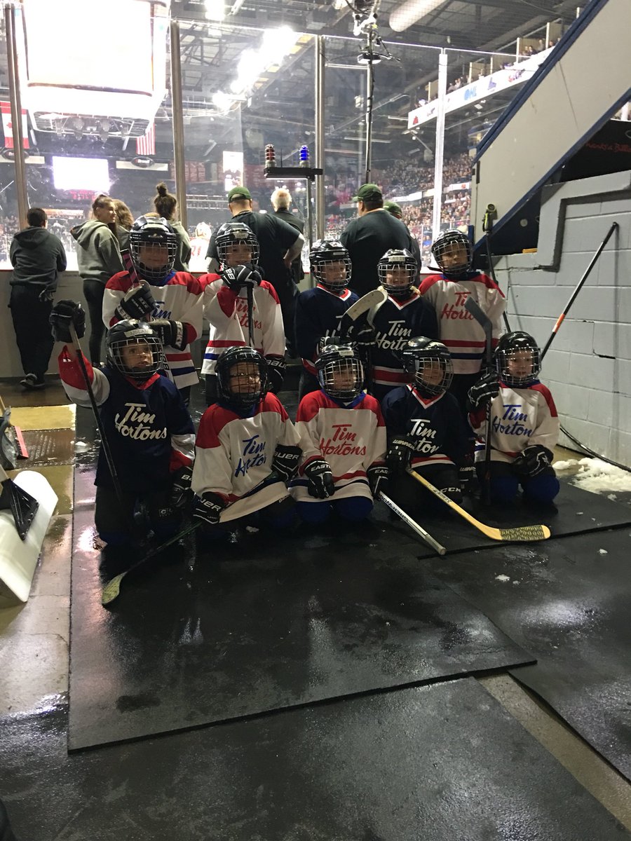 mdundas44's tweet photo. Mason and his teammates tonight at the #mastercardmemorialcup #MemorialCup2018 https://t.co/47nOoOEdkK