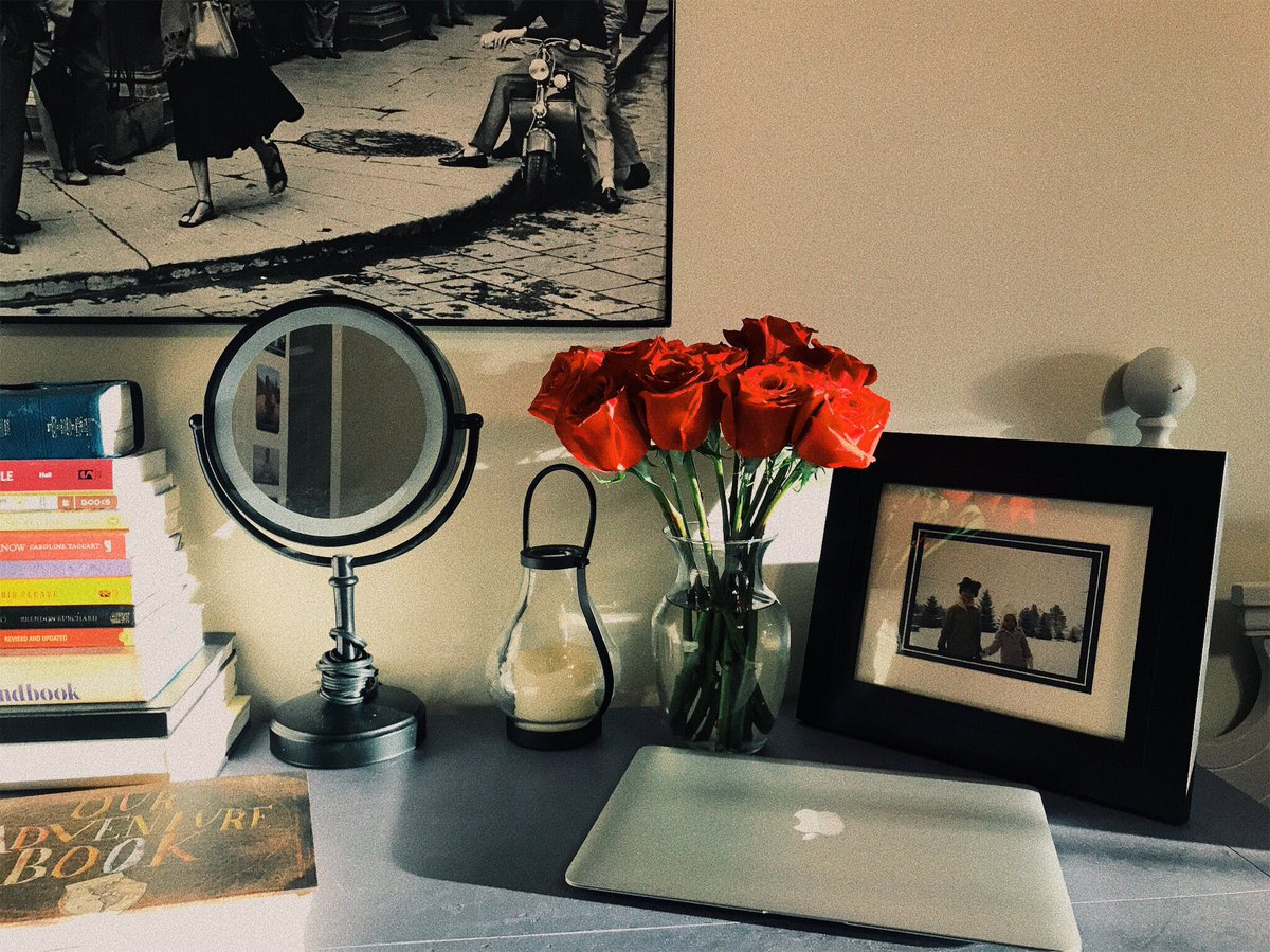 almeida_jaden's tweet photo. Jacob gets me flowers every month (sometimes more than once) and I just realized that I've had fresh roses in my room every day for almost a year now. im so spoiled, he's the sweetest 😭🌹 https://t.co/seZfu4Pe1X