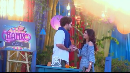 sharuu__'s tweet photo. "Pyaar se Banayi huyi har cheez dil ko chu hi jaati hai..Jaise ki Aap.."

@Ali_ChamkoCafe SUCH A FLIRT..💁💁😂😂
Issiliye last tak iska kuch nahi hua..😏😏 #Naamkarann 
#NKForever https://t.co/tXRwXV2B3P