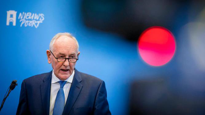 parool's tweet photo. "Ik ga ervan uit dat de procedure keurig gaat verlopen," zei Johan Remkes een maand geleden. Maar de zoektocht naar een nieuwe Amsterdamse burgemeester is toch een zooitje geworden https://t.co/UjUsjqObNl https://t.co/5UKK1haPPd