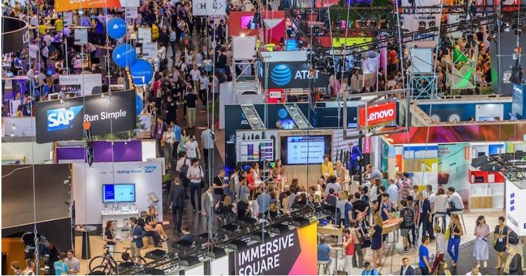 labordeolivier's tweet photo. Entrepreneurs, voici nos 9 conseils pour survivre à Vivatech 2018 : 8 000 startups, 80 000 personnes attendues, 45 000 mètres carrés et 400 speakers v/ @bymaddyness 
#transfonum #event #vivatech2018 

https://t.co/VEvdOOH6sm https://t.co/MgGJtEqnw2