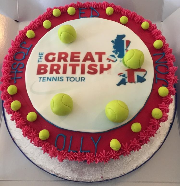 Summertown-based <a href="/happycakesuk/">Happy Cakes</a> make beautiful cupcakes, amazing logo and celebration cakes, plus they’re regulars <a href="/BittenOxford/">Bitten Oxford</a>'s #BittenStreet. 

The company name is suitable too, because owner Julia is always smiling and happy 🤗🎂

#OxCompendium #discovertheREALoxford