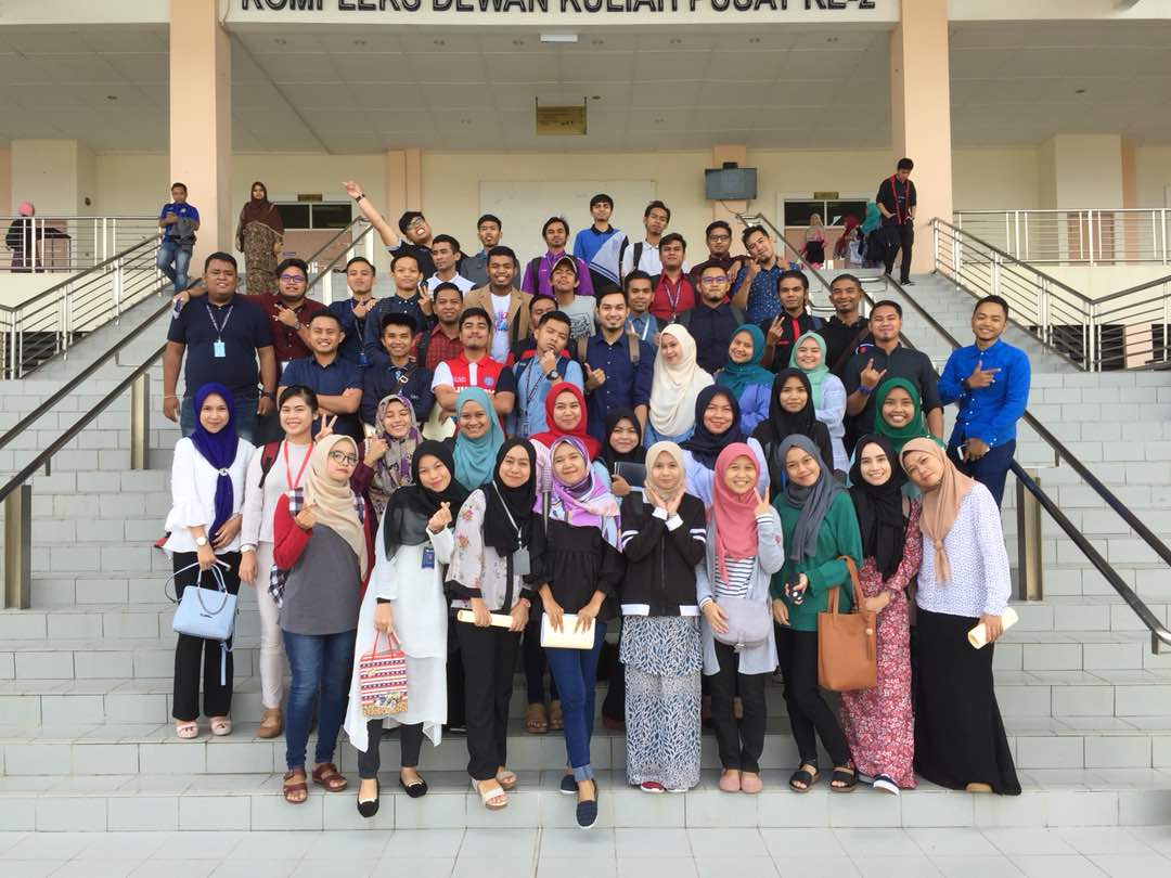 terangmalam_'s tweet photo. Anehnya perasaan, biar tiada tali tetap tersimpul ikatan.
Anehnya perasaan, biar tiada arus tetap hanyut dalam rasa kecintaan.

Kawan.

23 Mei 2018.

#1stpaper #lastpaper 😂 https://t.co/7EcbLCGR8t