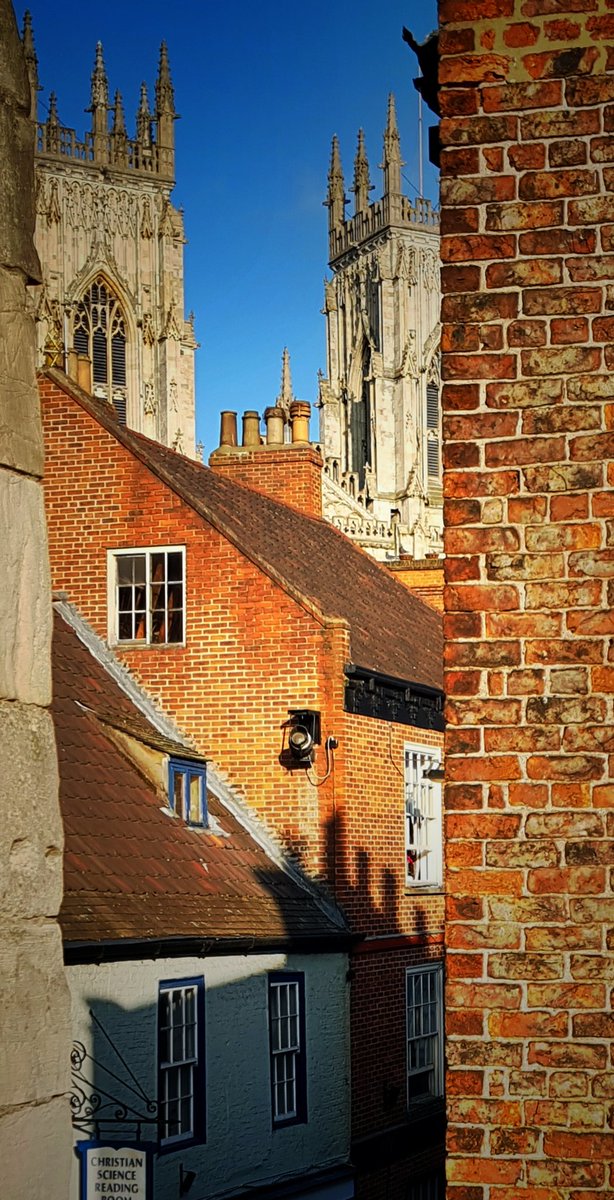 No21York's tweet photo. 2 different perspectives of York Minster in yesterday's evening light.
#YorkMinster #BoothamBar #HighPetergate #EveningLight #GoldenHour #ChristianScienceReadingRoom #York #NorthYorkshire #England #VisitYork #WelcomeToYorkshire #VisitEngland #BandBLife #No21York https://t.co/jXqN89qSIz