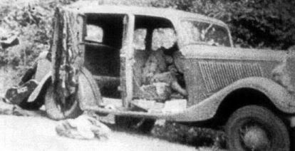 365daysmotoring's tweet photo. 84 years ago today (23 May 1934) Clyde Champion Barrow and Bonnie Parker were shot to death by Texas and Louisiana state police officers as they attempted to escape apprehension in a stolen 1934 Ford V-8 near Bienville Parish, Louisiana. → https://t.co/kJsk7p4W4V https://t.co/nQ24NHharW