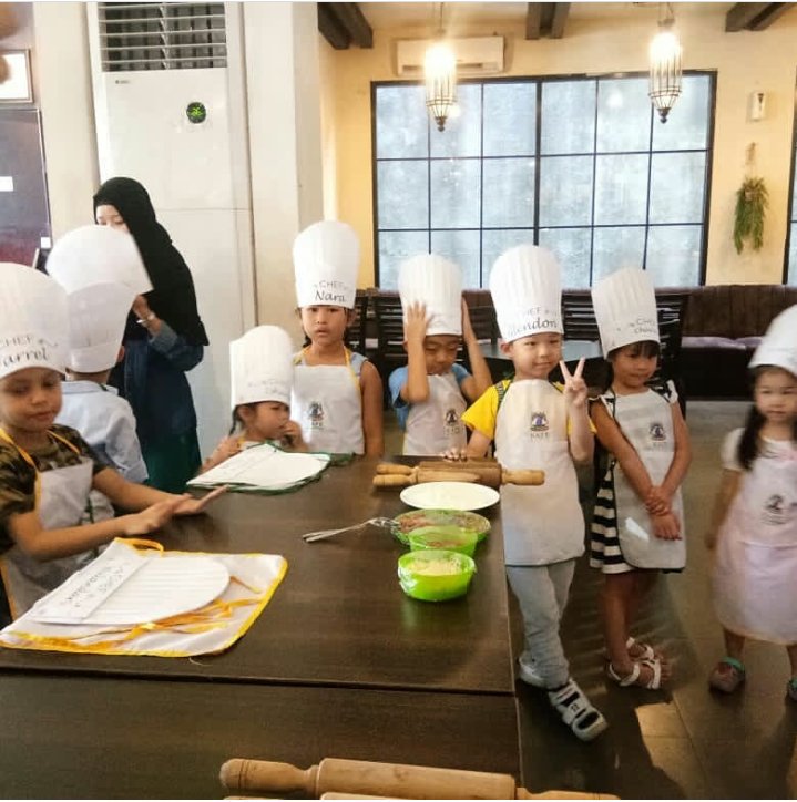 PisaKafeMKS's tweet photo. Cooking Class pizza...😍🍕🍕😍🎉🎊🎉🎊🎉
Hanya di @pisakafemks  
Jl. Botolempangan no 58.
📞(0411)- 363 5888
📞+6281356679446
https://t.co/msIUr5RUEk
#like4like #likeforfollow #likeforlike #gelatomks #gelato  #breakfast #makan #makanenak #makassar #mks #cooking #cokingclass https://t.co/I22iIu5Dtc