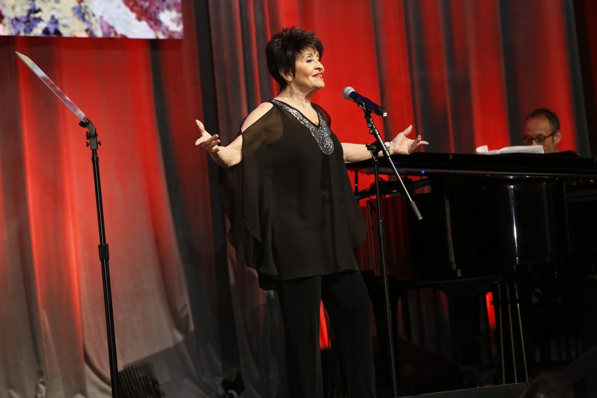 MarfanFdn's tweet photo. That night that #Broadway #legends Chita Rivera, James Naughton, Bebe Neurwirth, and Joel Gray all sang at the #HeartworksNYC2018 gala as a tribute to Ann Reinking, Inspiration of Excellence Award recipient. #marfan #allthatjazz #Wow https://t.co/SpdPe0gWtB