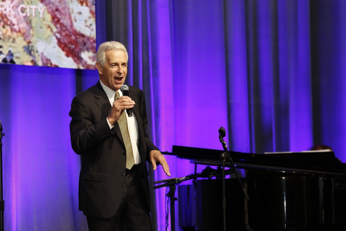 MarfanFdn's tweet photo. That night that #Broadway #legends Chita Rivera, James Naughton, Bebe Neurwirth, and Joel Gray all sang at the #HeartworksNYC2018 gala as a tribute to Ann Reinking, Inspiration of Excellence Award recipient. #marfan #allthatjazz #Wow https://t.co/SpdPe0gWtB