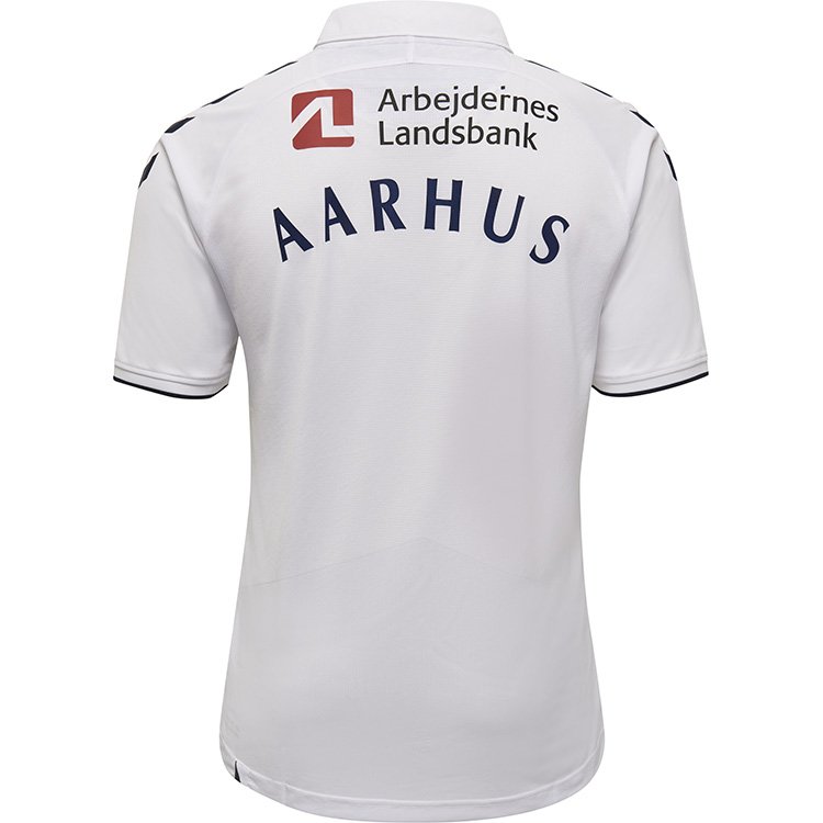 hummel1923's tweet photo. WIN! Minimalistic, classic and beautiful. @AGFFodbold home 17/18 is a tribute to the 61 club partners in the local region.
RT and comment your size before AGF’s @EuropaLeague play-off against once mighty @FCKobenhavn to win!

⚪️🔵| https://t.co/boKAOrS28s 

#sharefootball #KSDH https://t.co/a2JBfg6Mrp