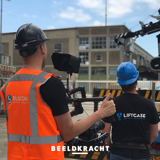 Een kijkje achter de schermen tijdens onze draaidag op locatie bij Liftcase B.V. in Heinenoord. Met BEELDKRACHT kom je nog eens ergens!