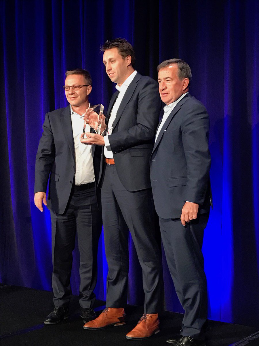 PQRnl's tweet photo. Tijdens de VMware Partner Leader Summit is @PQRnl uitgeroepen tot “VMware Solution Provider of the Year” voor de EMEA regio! Onze collega Viktor van den Berg mocht deze prijs in ontvangst nemen uit de handen van Jean-Philippe Barleaza en Jean-Pierre Brulard. https://t.co/gQVINECEma