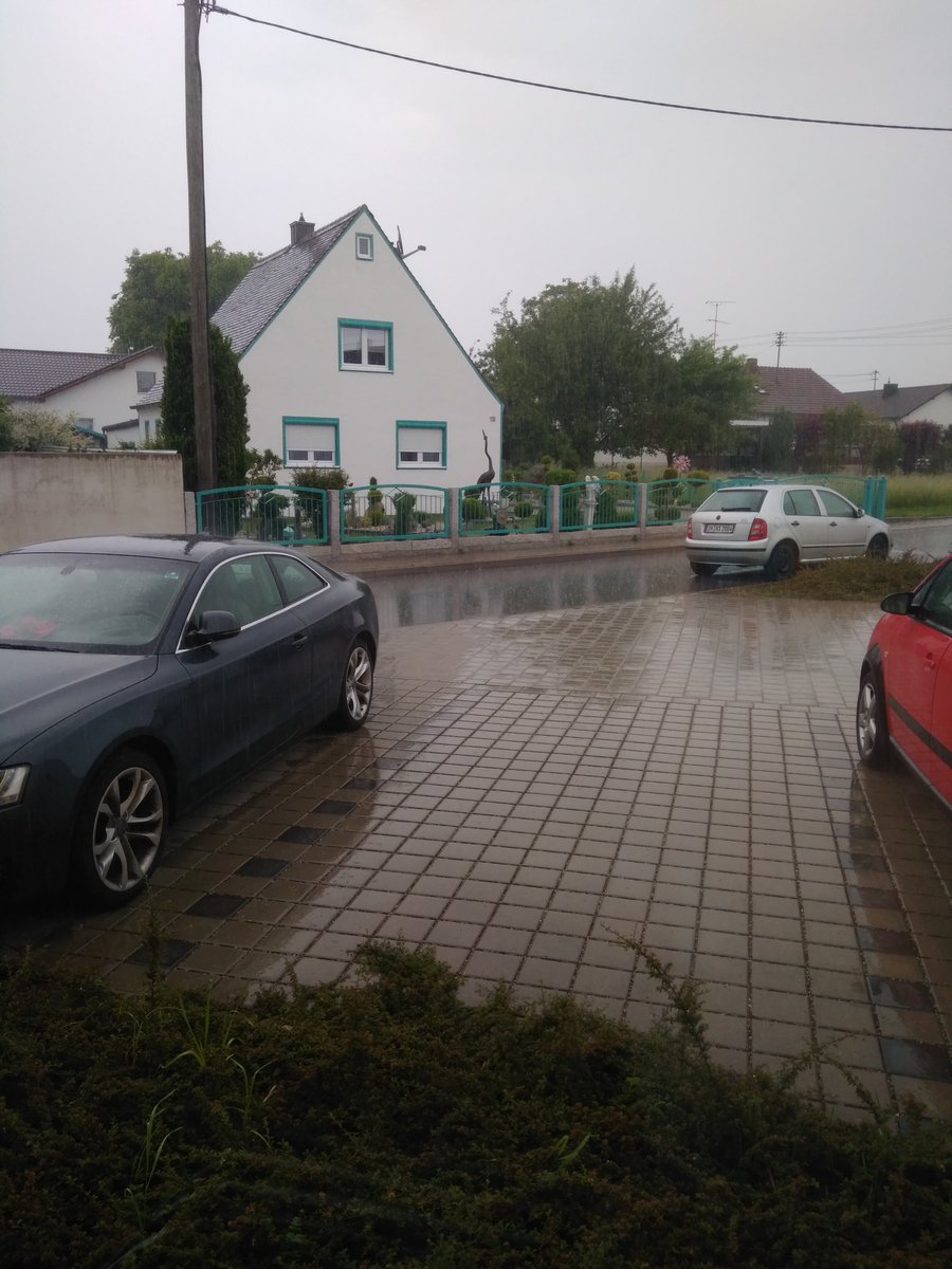 Arona1984's tweet photo. Es regnet. Ordentlich. 🙄
#Etting
@Mein_Ingolstadt https://t.co/PJoWC4Dcaw