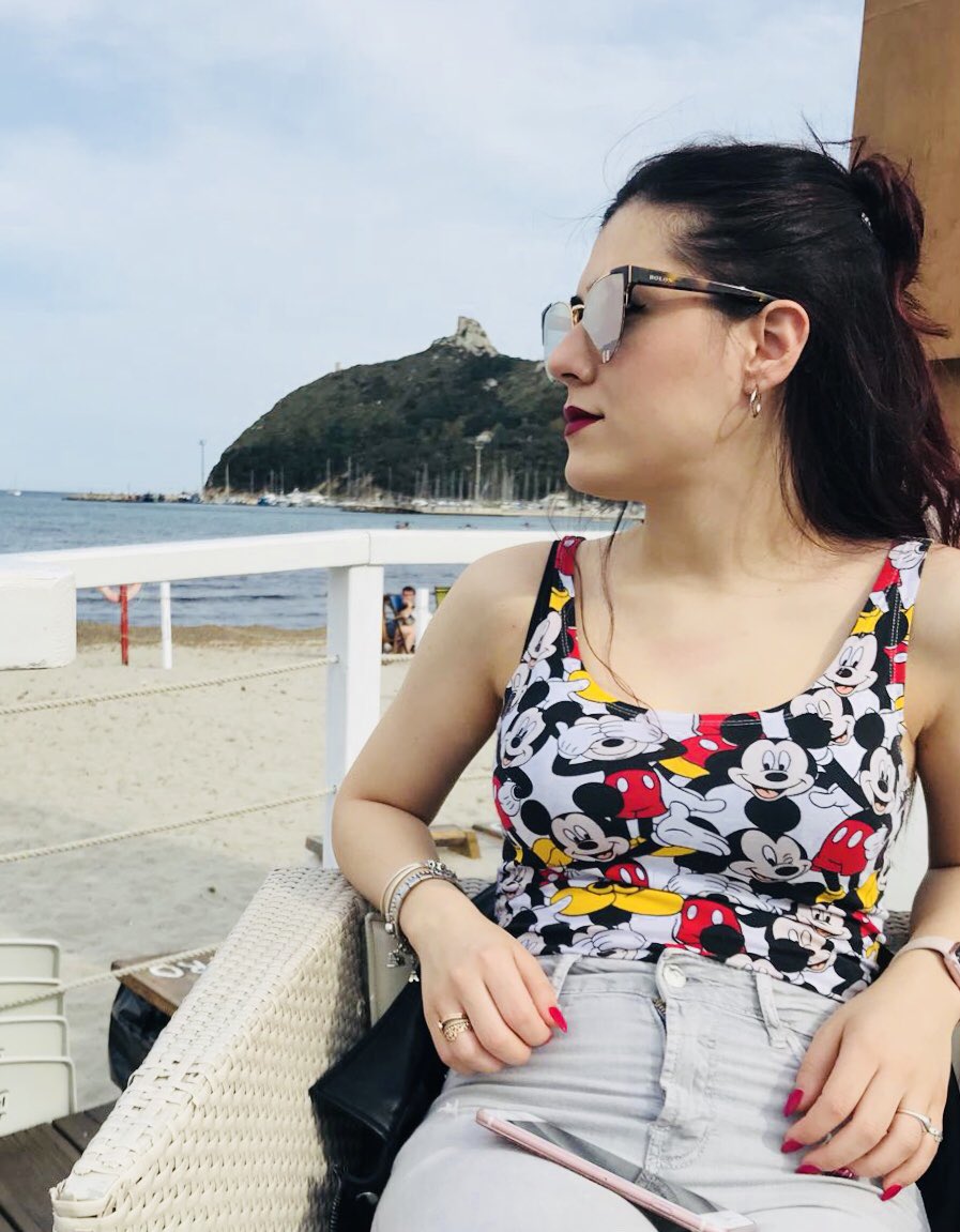 Roberta_Litty's tweet photo. “Se sei sarda perchè sei bianca?” https://t.co/jcnw84j1J0