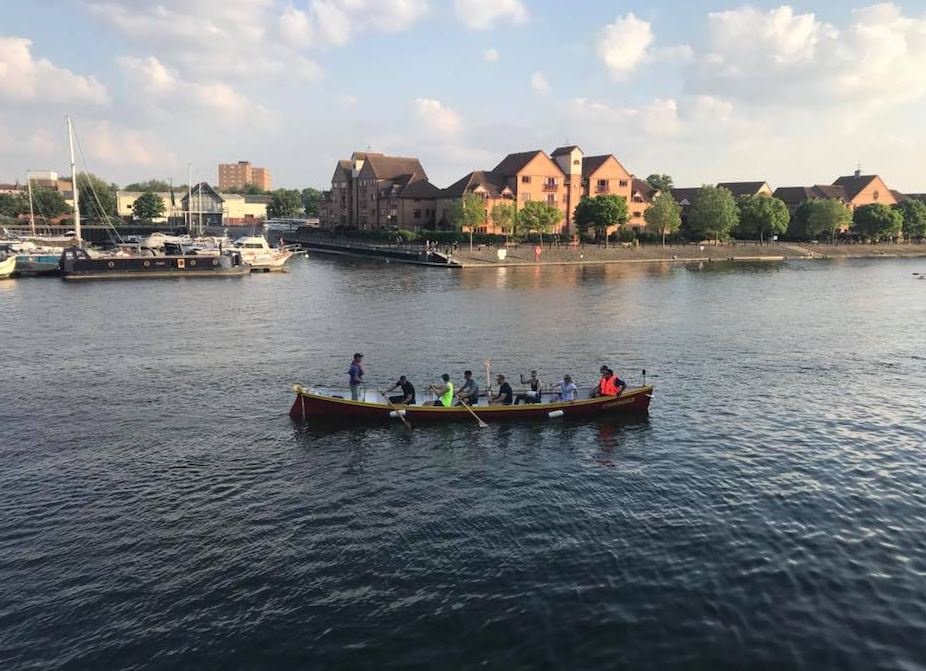 WDWalesWest's tweet photo. Yesterday was a super busy day for All Hands On Deck, the Bristol office took to the water to clock up some KMs,  UWE Bower Ashton smashed their target, and possibly our youngest rower had a go. #lessthan1000kmtogo #allhandsondeck #welovetorow #TraineeChallenge2018 https://t.co/MyB9AzJu0o