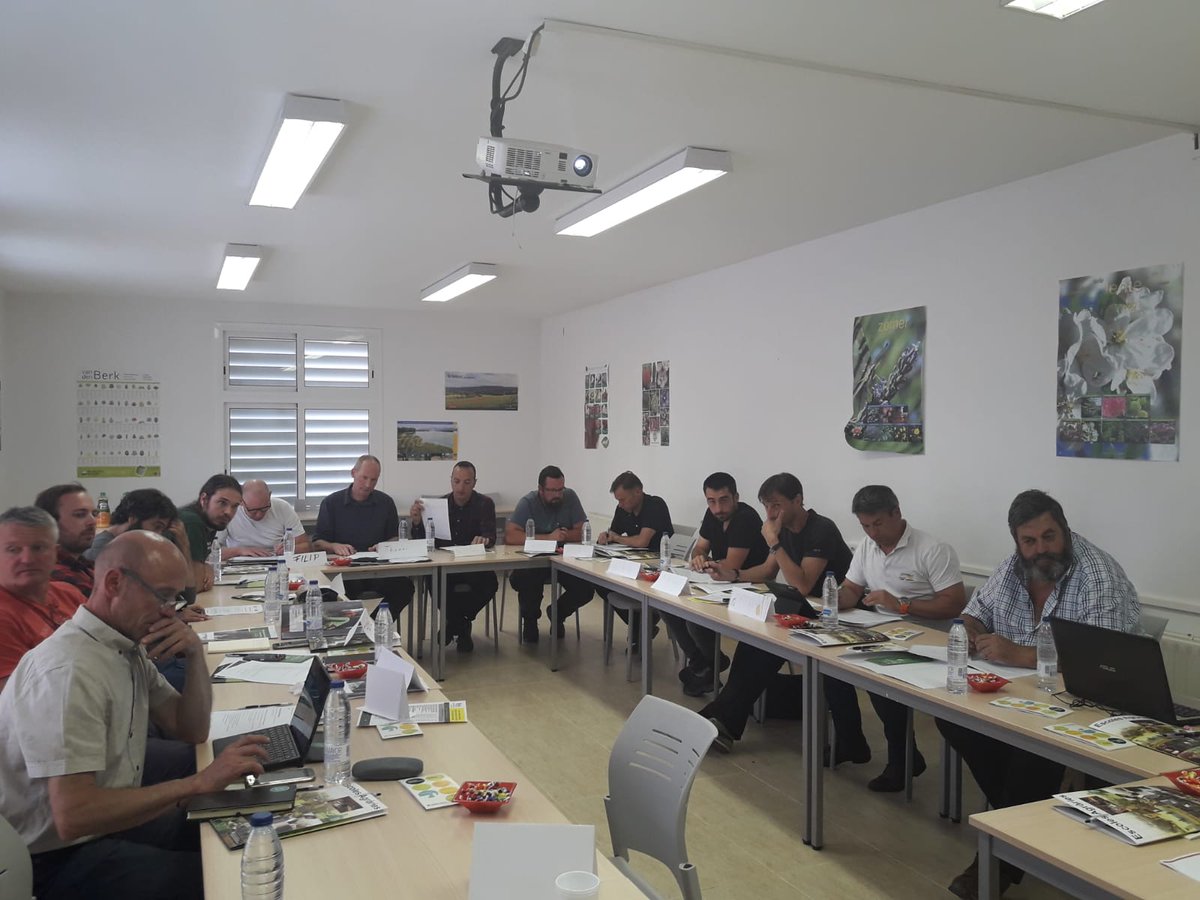 ctforestal's tweet photo. Intercambio de formadores en el marco de #pyrempfor : jornada de los miembros del comité de estandars (SC) de #EFESC, abierta a asesores y formadores en #motosierra @CTPPOCTEFA https://t.co/hQkUlW53n2