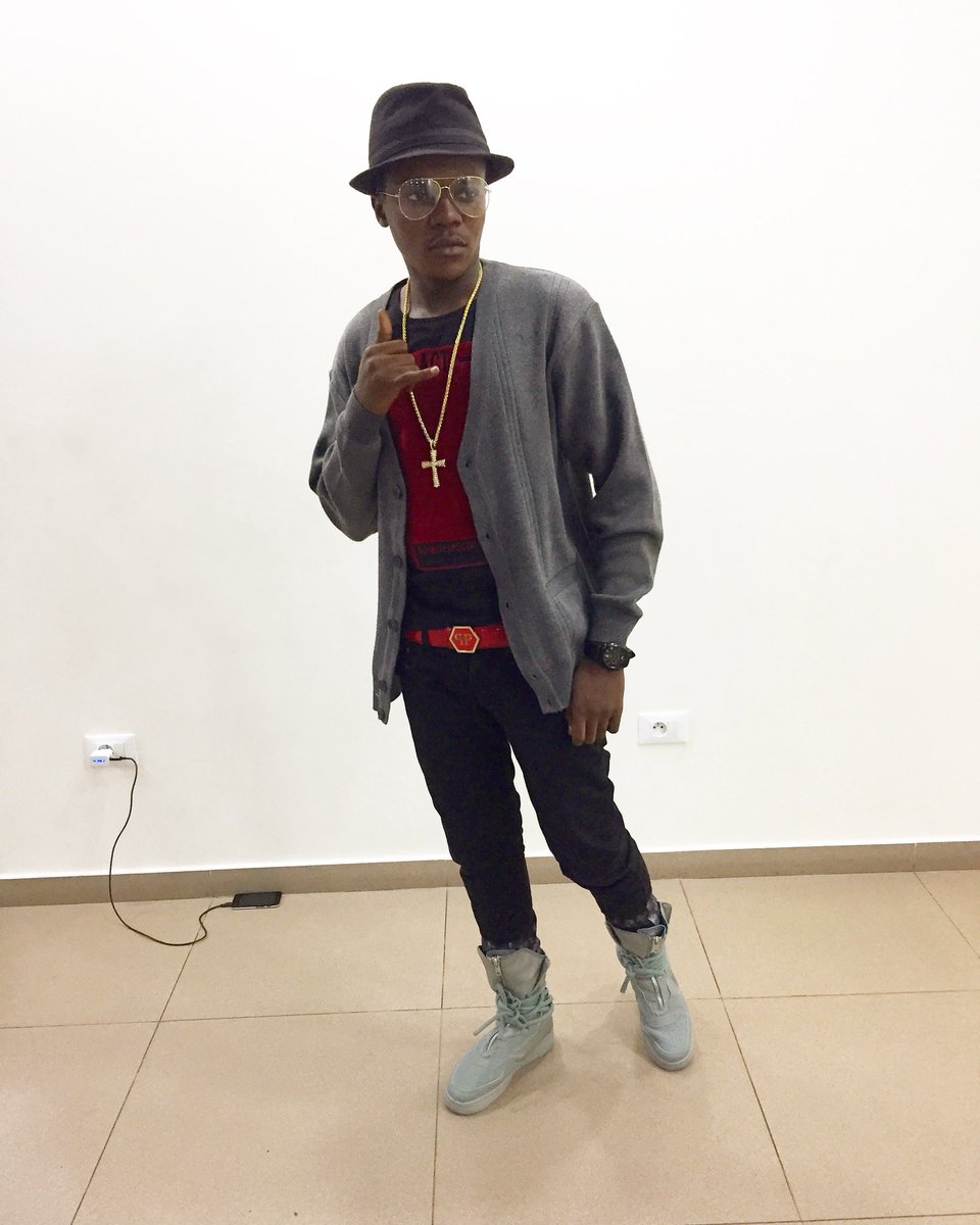 DadaMasala01's tweet photo. #ChicMan #Ecole 🤷‍♂️😊@fallyipupa01 https://t.co/iJ59vlKoO8