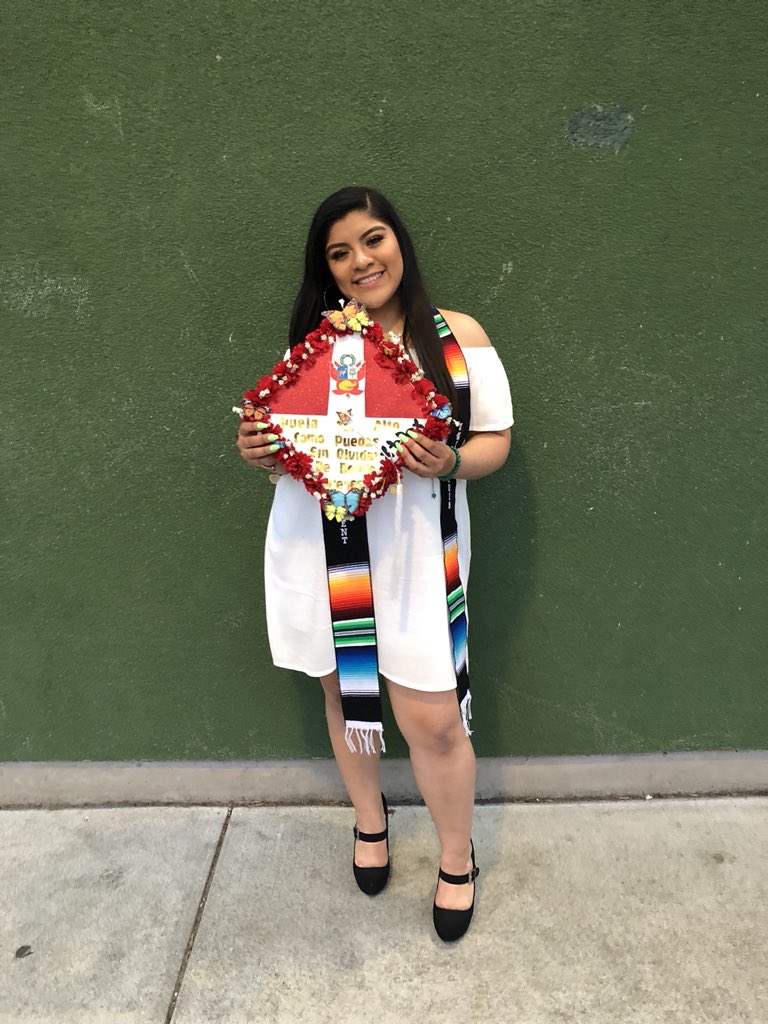 veethers's tweet photo. Peruanita Bonita 👩🏽🎓🇵🇪❤️ #PeruanaYEducada #LSUgraduation https://t.co/mYSCA0Z41R