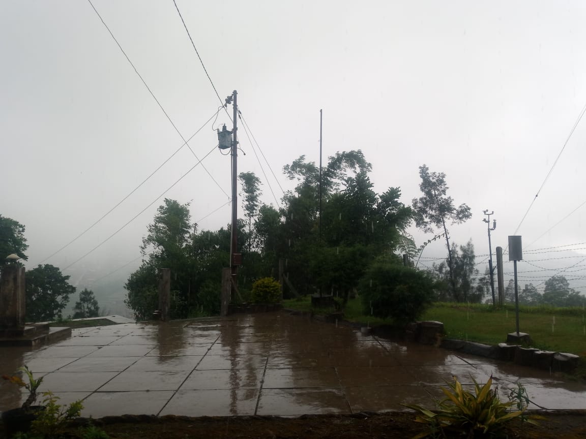 14.10 Via PGM.Selo mulai turun hujan jam 14.05 WIB, intensitas ringan kadang disertai angin ke barat.
#statuswaspada