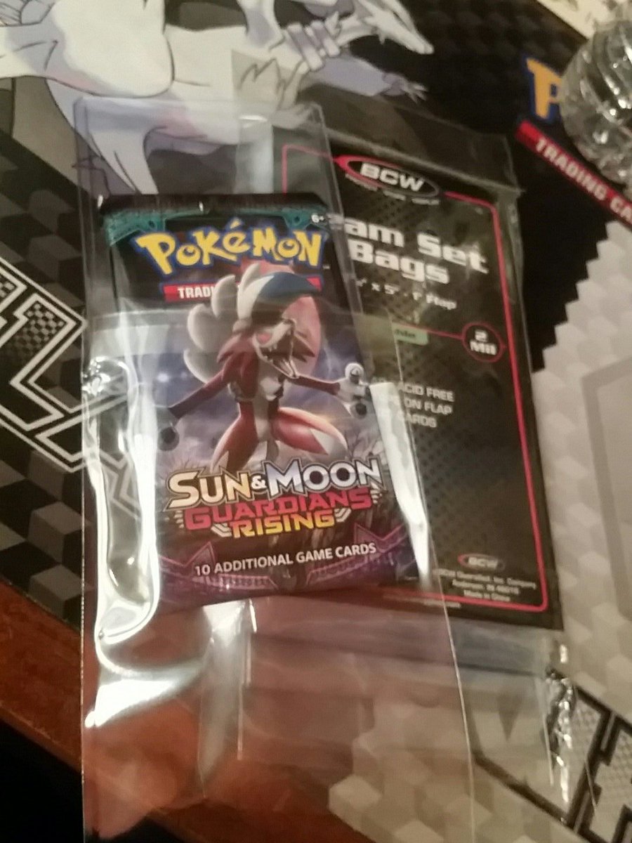 DaddyUmbreon's tweet photo. @TimmusGG @_PokemonCards_ I just used top loader in the back of pack and put it in a team bag. https://t.co/TwmMQepi9B
