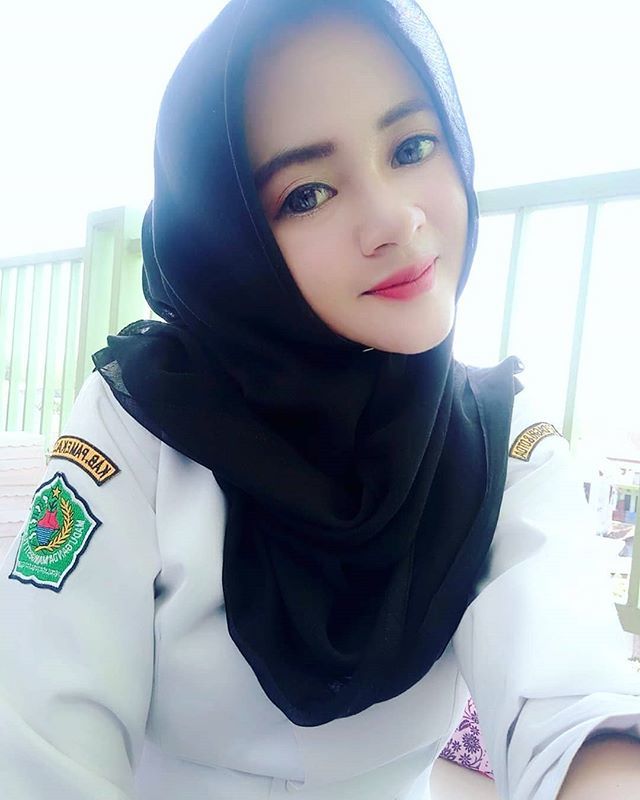 Jilbab Cantik Hot Di Twitter / Kenalan Dengan Barbie Gel Si Gadis