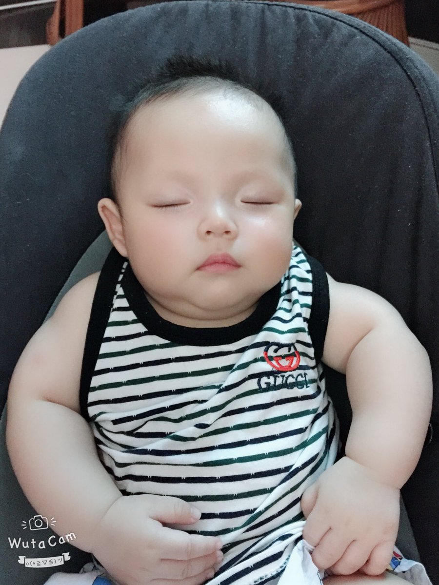 minhminhtit's tweet photo. Đang ngủ bị chụp trộm #3m25d https://t.co/kMlVbGPNAc