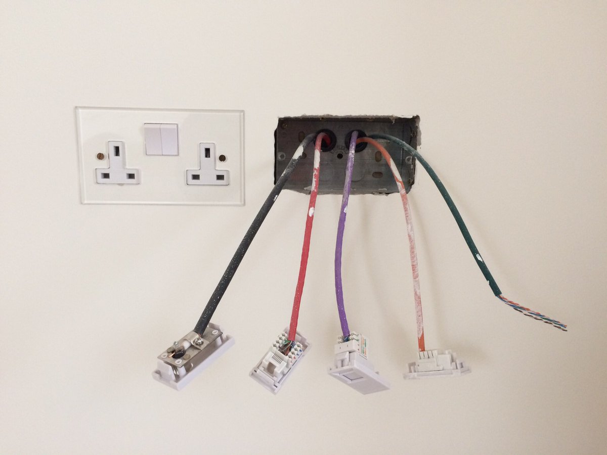BascombDrew's tweet image. Smart new perspex double socket and data point.

#property #maintenance #London #renovation #refurbishment #electrician #electrics