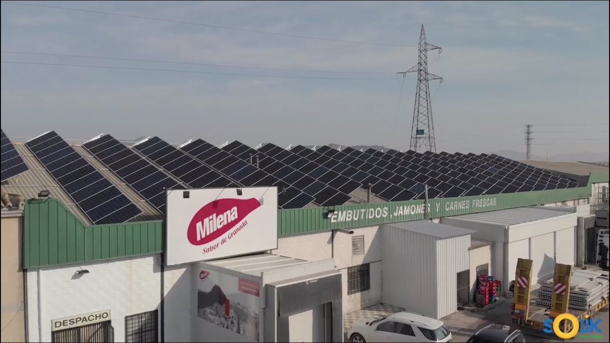 AMilenaLeon's tweet photo. Damos la bienvenida a las energías renovables o limpias con la instalación de casi 500 placas solares en nuestras instalaciones de Atarfe (Granada), que nos permitirán aprovechar la radiación electromagnética procedente del Sol para nuestro autoconsumo. https://t.co/XtcRkjWJ8N