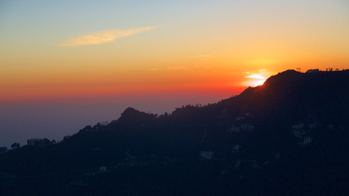 Travelsiteindia's tweet photo. Are You A #MountainWalker?
If yes then help your desires touch #extremeheights of #freedom &amp; openness, rush into arms of #QueenOfHills -Mussoorie
Make your way to city that exhibits #naturalbeauty with rich #flora #fauna
#Mussoorie with #TravelsiteIndia - https://t.co/BdCUenL5ZJ https://t.co/cAGDdCeFPJ