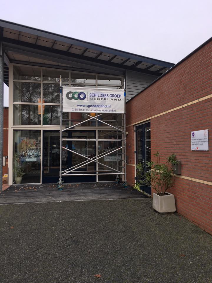 Ben jij die gemotiveerde schilder (loondienst of ZZP) waarbij kwaliteit en de tevredenheid van een klant voorop staat en wil jij graag het nieuwe visitekaartje worden van ons bedrijf? Dan komen we graag met jou in contact!  0318-303300 of kijk op onze site sgnederland.nl