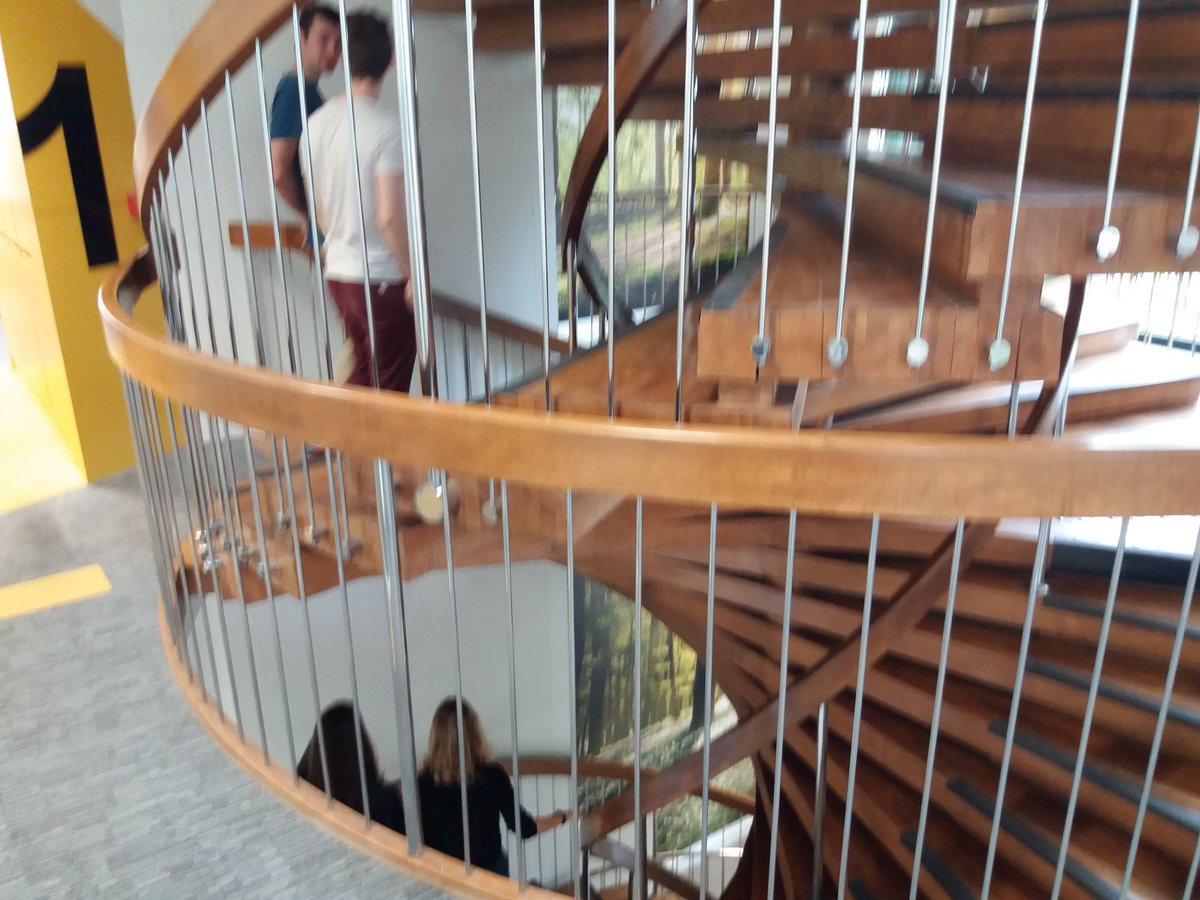 FabbriJulie's tweet image. Le chef happiness @VillagebyCaCe raconte de belles histoires pour illustrer la conception de l'espace collaboratif et inspirant #4saisons #QVT #bienêtreautravail @HappyWorkWay @FabriqueSpinoza #OWEEinnolab @Biz_Mediation @collspaces