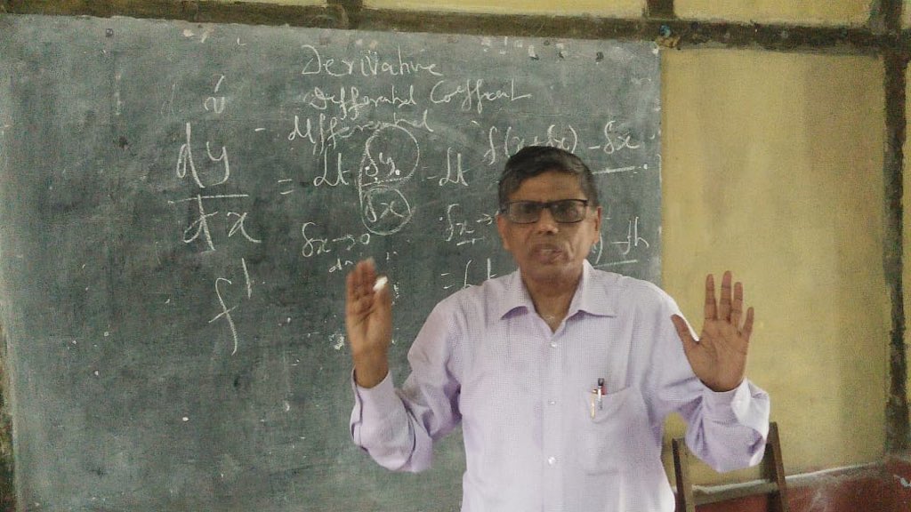 SaikiaPranjit's tweet photo. Ex DGP of Assam Mukesh Sahai (IPS) starts his new journey as Math Teacher at Sonaram HS School, Bharalumukh from very next day of his retirement. Last 2 yrs there were no math teacher in d school. Salute to you Mr. Sahai. @narendramodi @PMOIndia @PrakashJavdekar @sarbanandsonwal https://t.co/wMqeZZiHC5