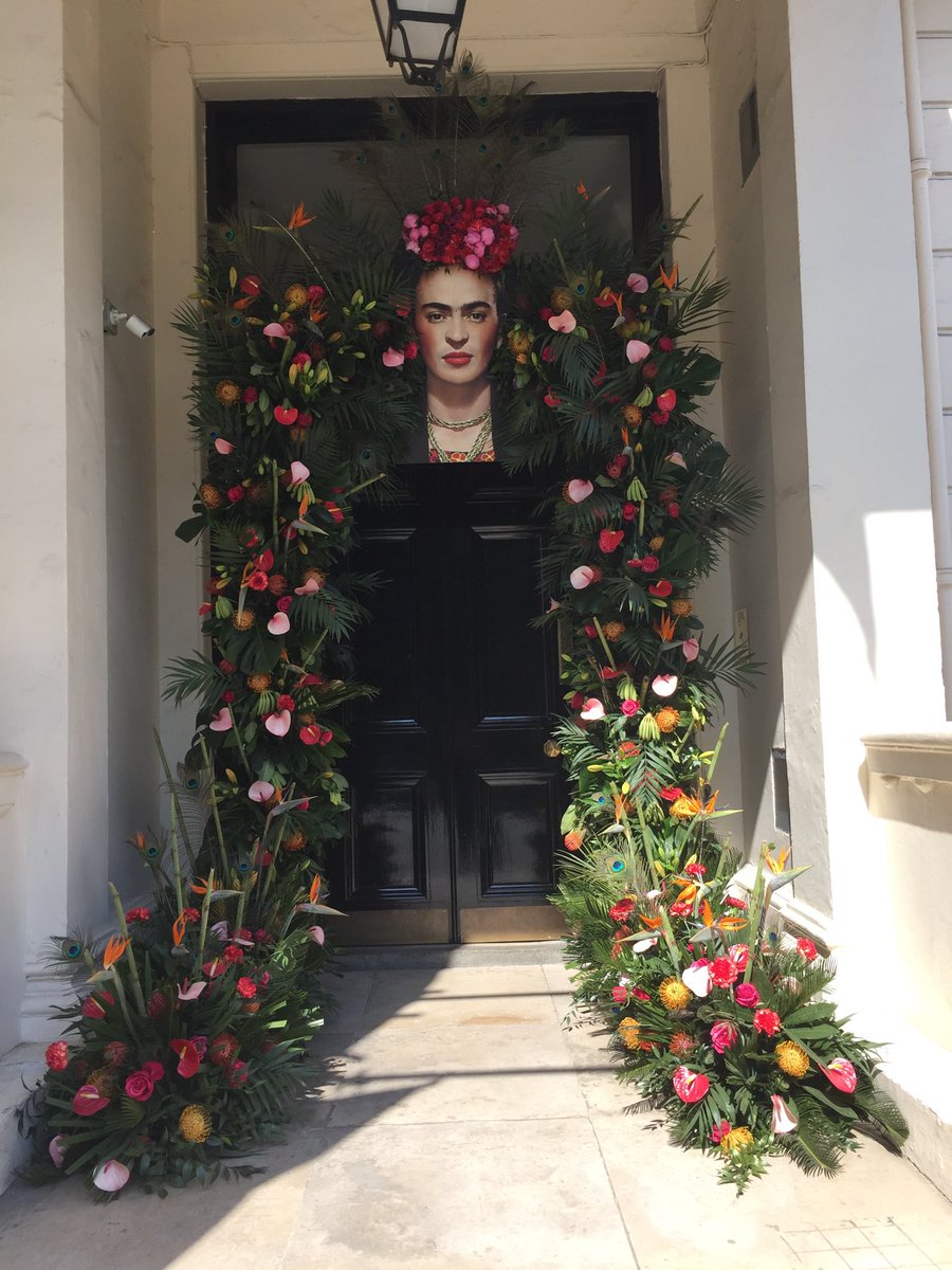 Love this beautiful display .. very artistic