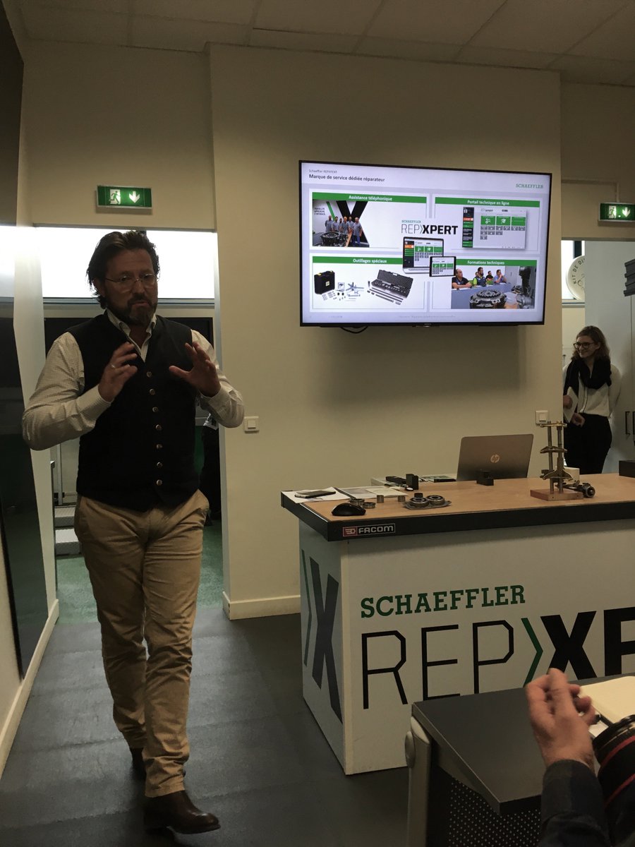 action__media's tweet photo. Réunion presse #Schaeffler : présentation de la nouvelle formation Luk GearBOX par Philippe Baudin https://t.co/MTLLvCXWCq