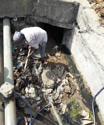 prafulkpatel's tweet photo. Cleaning of drainage and culverts as pre monsoon activities done by panchayats in Daman District. Kudos for making positive efforts which will ensure lesser issues during monsoon season in the district. 

@PMOIndia https://t.co/PdmLPR0KZL