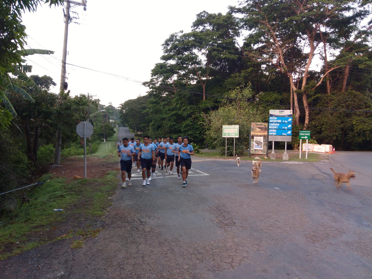 pnpsaf_2sab's tweet photo. #2SAB
#Slimpossible
#PNPPATROLPLAN2030
H2SAB and 25SAC personnel enjoying the warm morning road run. https://t.co/Rch0YLxD72
