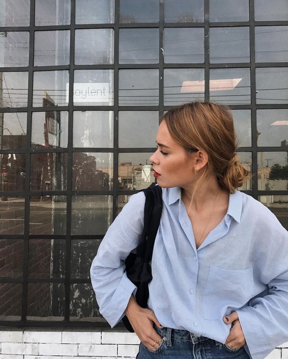 SophieStyleBot's tweet photo. One piece every woman should have in her summer wardrobe? I’d vote for an oversized, extra light shirt made of linen. Wear it with denim, on top of a slip dress, or also as a cover up over your bikini. So, so versatile! 👌 via @desifare
xx, Sophie https://t.co/2dWbWaHSgz