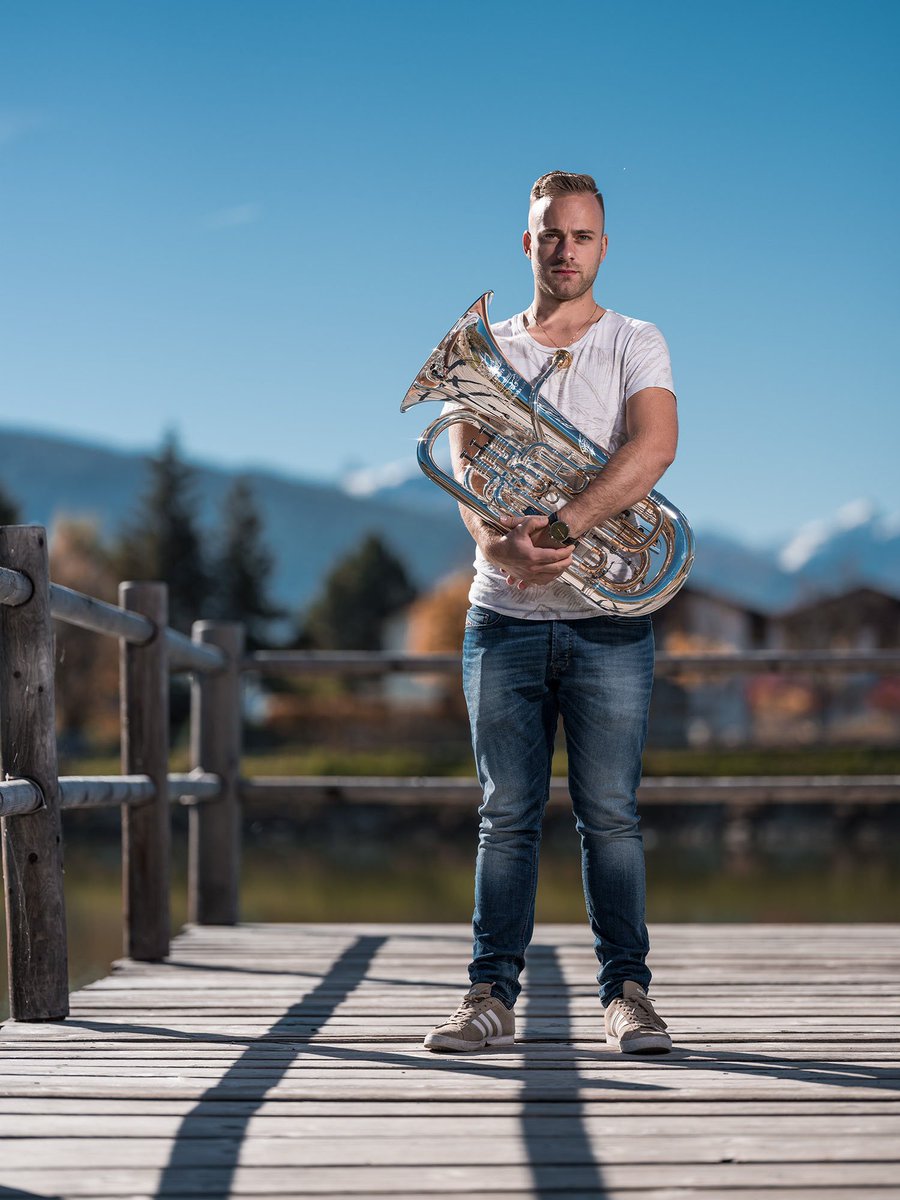 The stunning Glenn Van Looy Cardinal Euphonium
#gvlcardinal #genevagroup #euphonium #brass #performance #quality #sound #music #craftsmanship