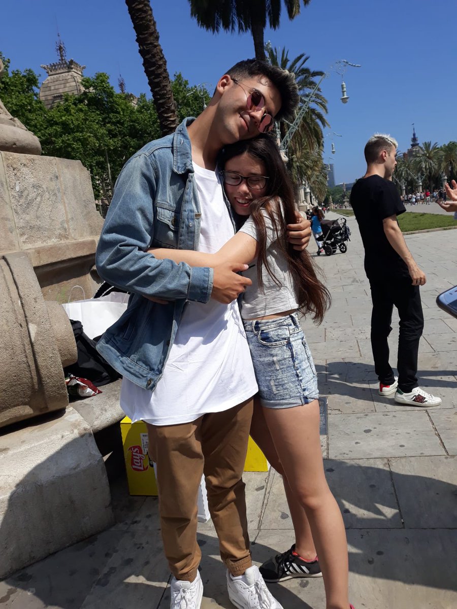Heleenaortega's tweet photo. No hay nada más bonito que tu. Mil gracias @YouPlanet_es por hacer mi sueño posible. Poderte abrazar y poder hablar contigo dos días seguidos... Te lo debo todo @SoyLoganG ❤ #EchaleDoritos https://t.co/V3kWAJTGBz