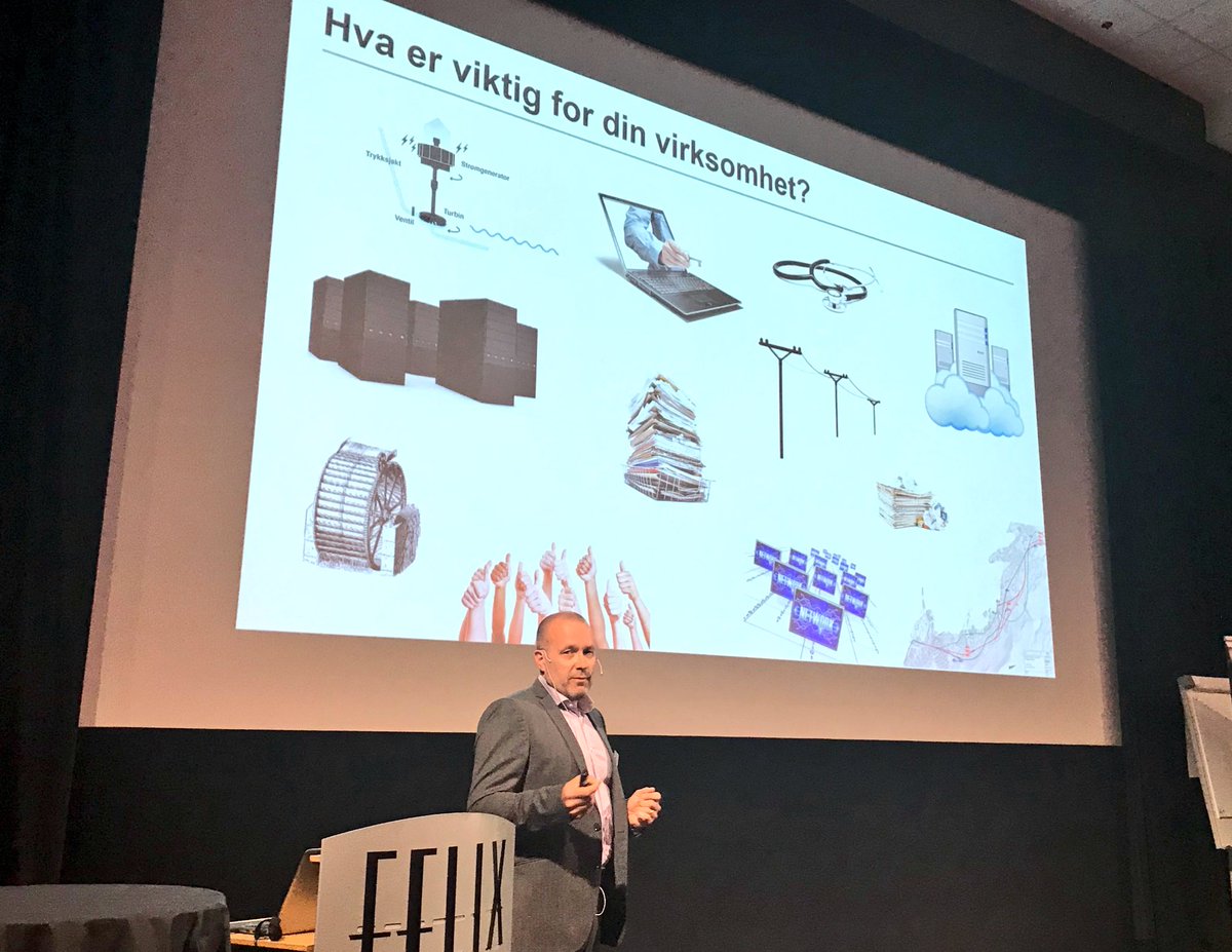 Hva er viktig for din bedrift spør sikkerhetsrådgiver J-RBrox <a href="/JR_Brox/">Jan-Rune Brox</a> på Felix #Akerbrygge på <a href="/AteaNorge/">Atea Norge</a> #Oslo #Sikkerhetsdag #SHD18 foran en en sal full av ledere.