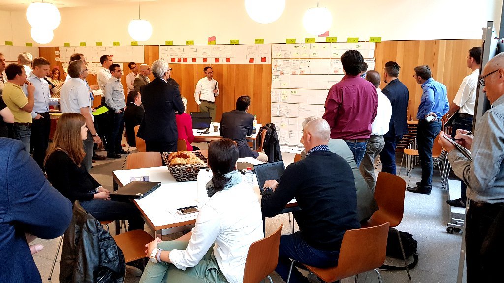 ChristianJuen's tweet photo. #AXA_MAB 5. Pilot-Durchführung mit 12 Produkten. Hauptziel ist das Alignment von Demand und Delivery für die nächsten 3 bis 12 Monate. Hauptakteure sind POs und BOs.
#AXAwall @Choli8421 @MaierAndy @StoobUrs @Be24jackG @Philippe_Blank https://t.co/hJovO0c83G