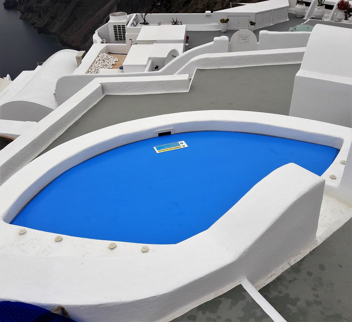 plasticapools's tweet photo. Good to see the weather in Greece isn't always sunny!! βοΈBut these lovely blue 8mm Premium Covers brighten things up! Shaped and hemmed to your own spec and suitable for temperatures up to 29 degrees Celsius. π #plasticapools #hottub #ukmanufacturing #spa https://t.co/DK8u73wfqD