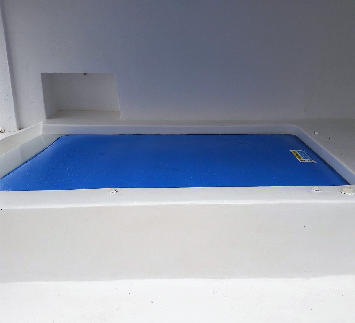 plasticapools's tweet photo. Good to see the weather in Greece isn't always sunny!! βοΈBut these lovely blue 8mm Premium Covers brighten things up! Shaped and hemmed to your own spec and suitable for temperatures up to 29 degrees Celsius. π #plasticapools #hottub #ukmanufacturing #spa https://t.co/DK8u73wfqD