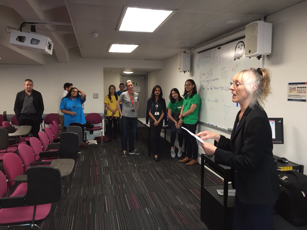 ExtremePsych's tweet photo. #StandingOvation for the unparalleled Strings @thelovehark as #ExtremePsychiatry gave our wonderful @kingsmedicine studnts one last #Googly. It’s the #endofanera but we can’t wait to see what’s next. #GoodLuck with your #OSCEs &amp; #BeTheChange you want to see in the world #PeaceOut https://t.co/3ZdbqD7h5o